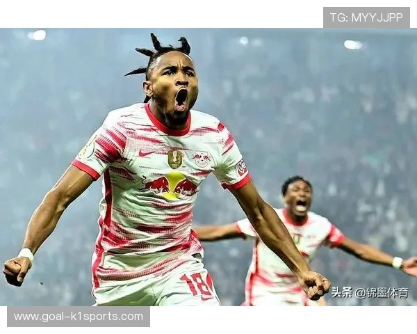 英俊潇洒的国外足球巨星展现赛场王者风范与无限魅力