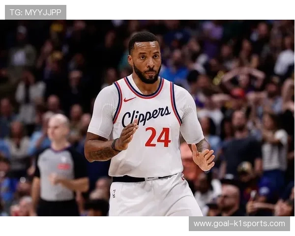 身穿32号球衣的足球明星是谁 他在赛场上的表现如何 身穿32号球衣的足球明星是谁 他在赛场上的表现如何